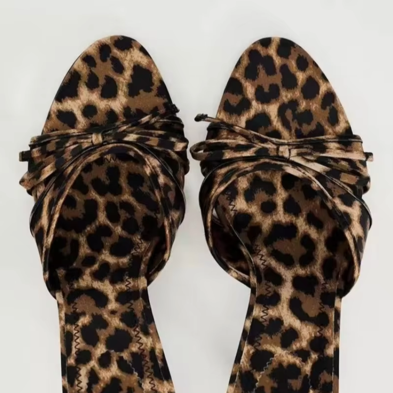 GR | High-heeled slippers with leopard print
