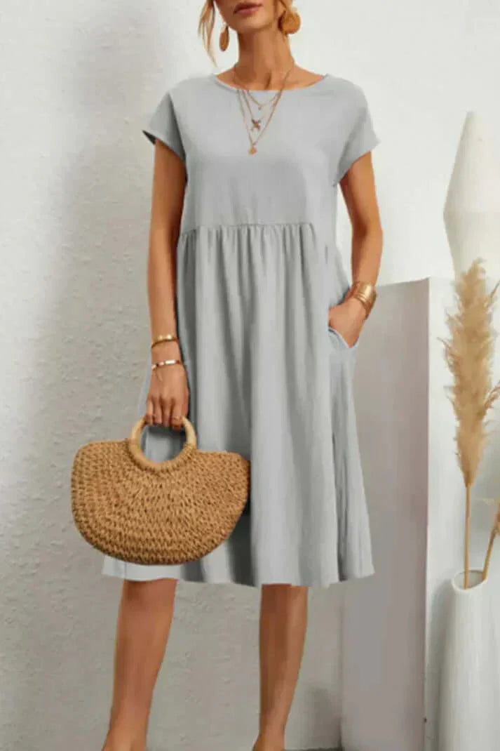 GR | Plain, casual dress with short sleeves and a round neckline