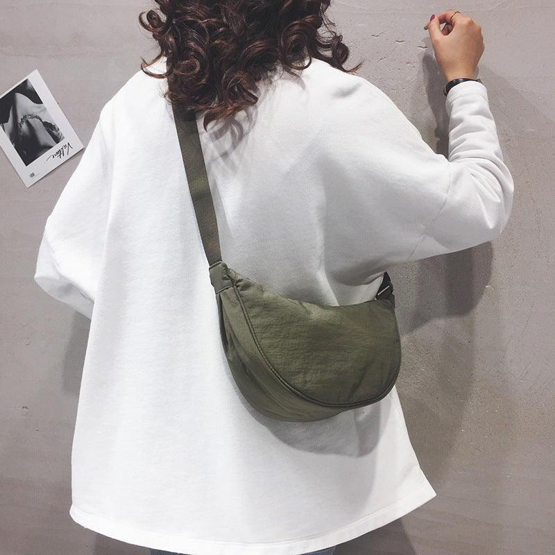 GR | Crescent-shaped bag