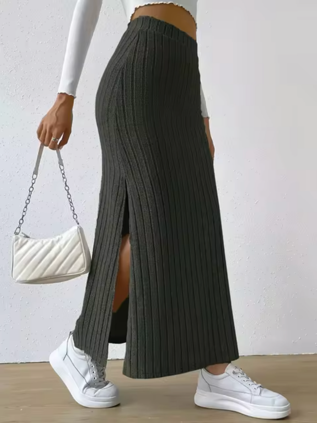 GR | Long high-waisted knit skirt