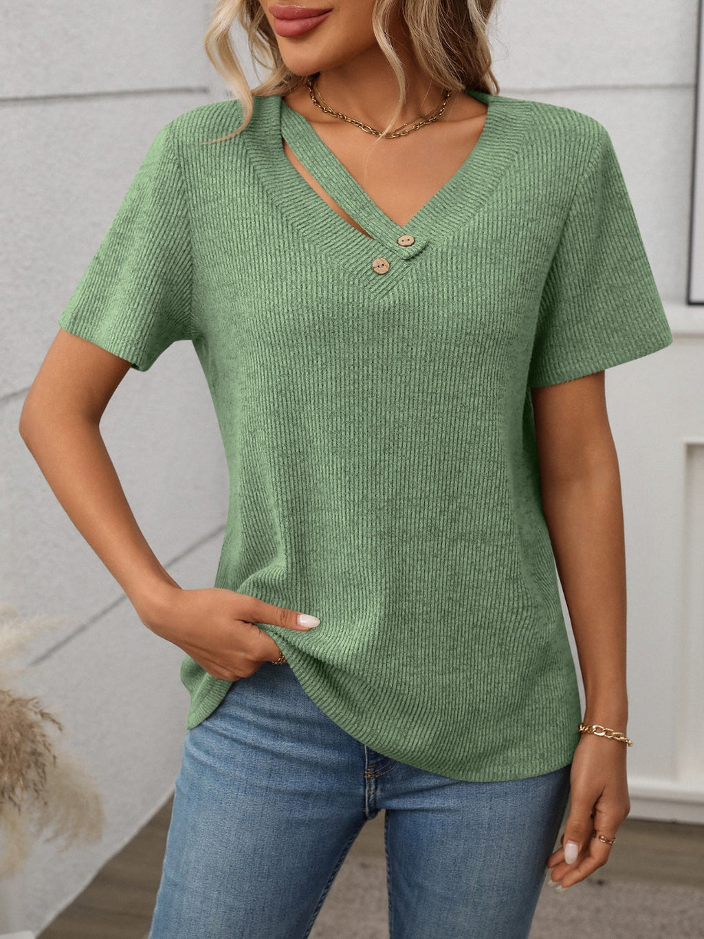 GR | Ribbed V-neck short-sleeved T-shirt