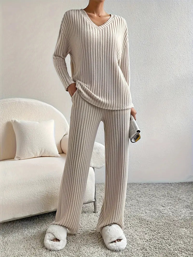 GR 2-piece set | Elegant ribbed women's suit with V-neck sweater and matching trousers
