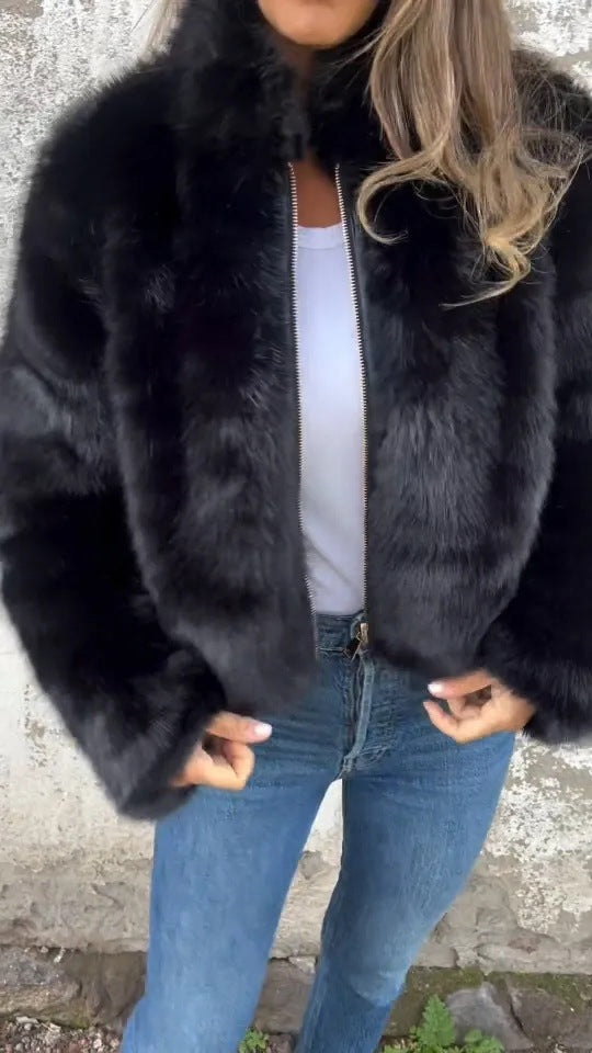 GR | Elegant fur coat with zipper closure