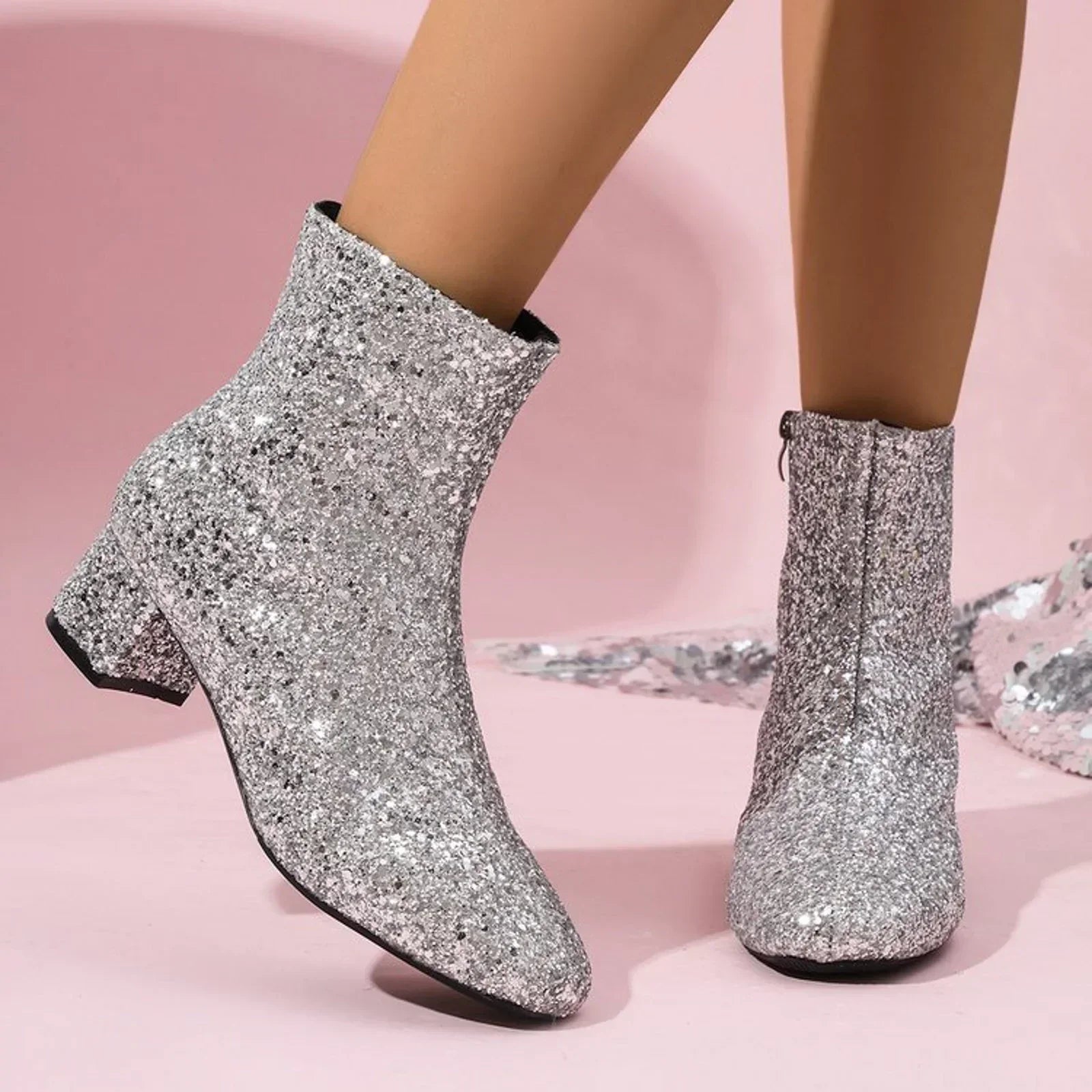 GR | Fashionable ankle boot with block heel and side zipper