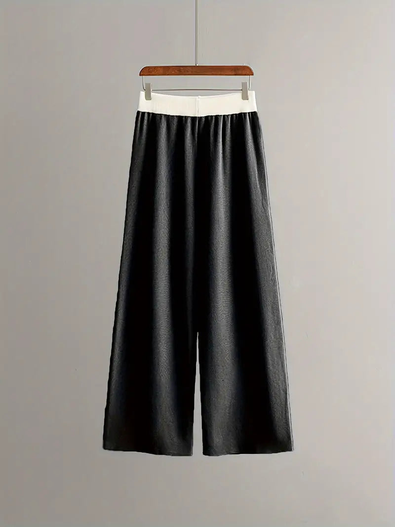 GR | Stylish set consisting of a long-sleeved knit top and V-neck trousers