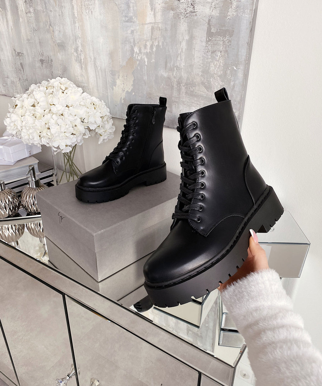 Serena boots, black