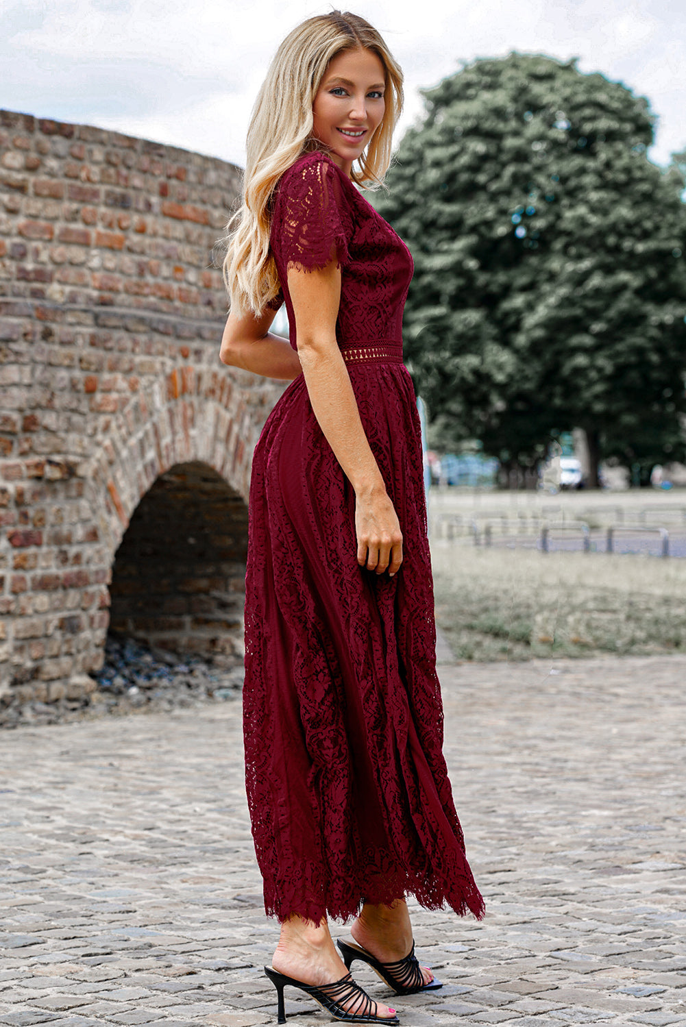 GR | Lace Plunge Kleid Mit Gewelltem Saum