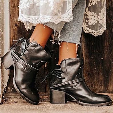GR | Leather boots with a modern design for women