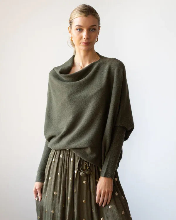 GR | Asymmetrischer Damenpullover mit eleganter Drapierung