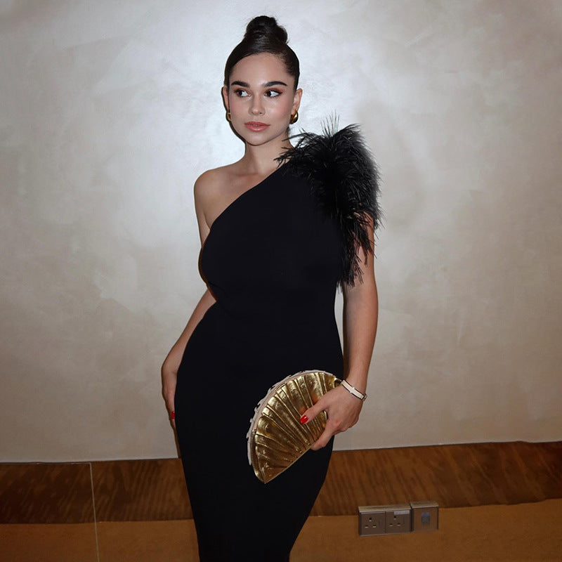 GR | Stilvolle Eleganz Off-shoulder Pelzkleid