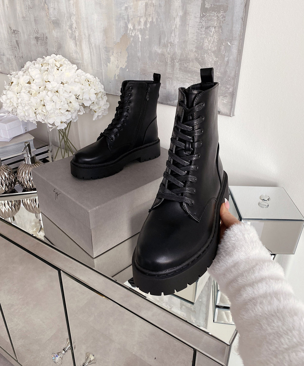 Serena boots, black