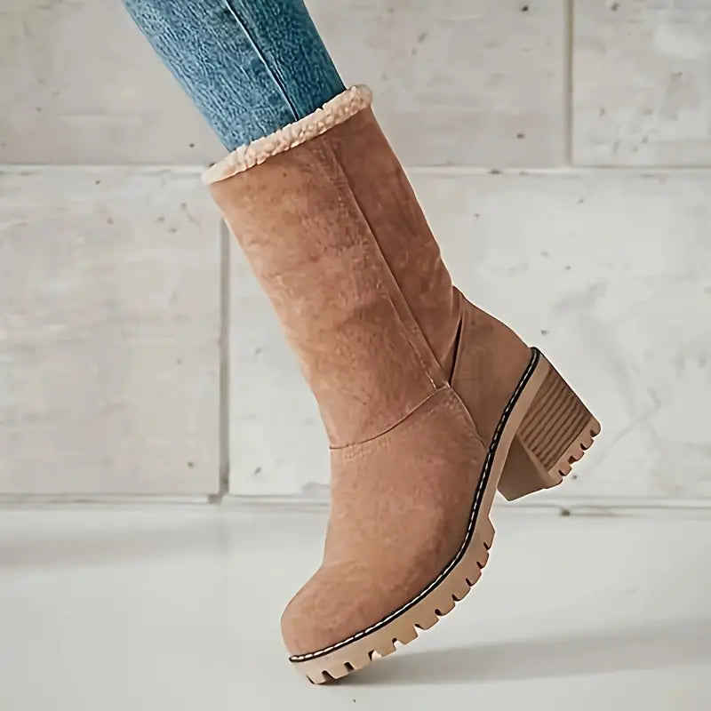 Snow boots with fleece lining and mid-height shaft