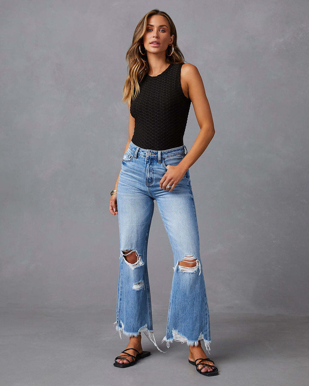 GR | High-waisted jeans with holes for women
