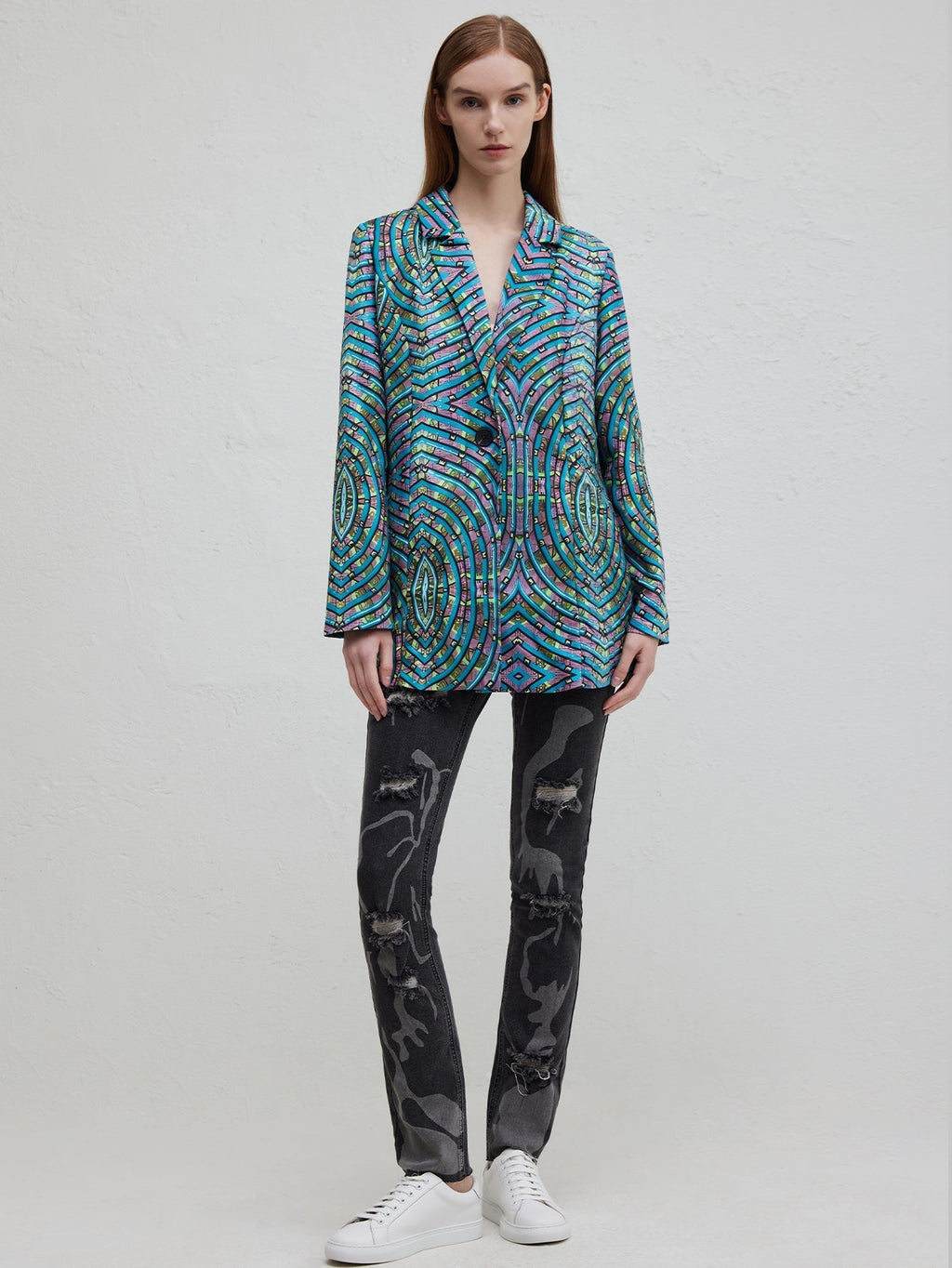 GR | Stylish office suit in a blue abstract pattern