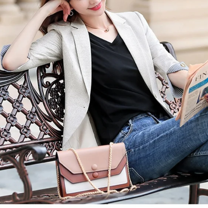 GR | Elegant women's blazer with button details. Ideal for the office.