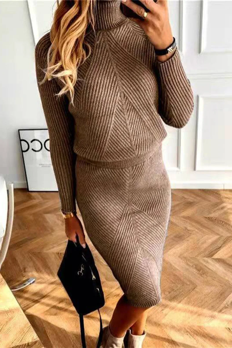 GR | Two-piece women's suit with high collar and long sleeves