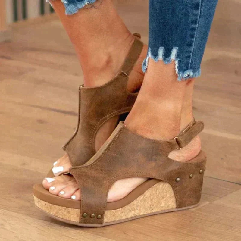 GR | Leather wedge sandals