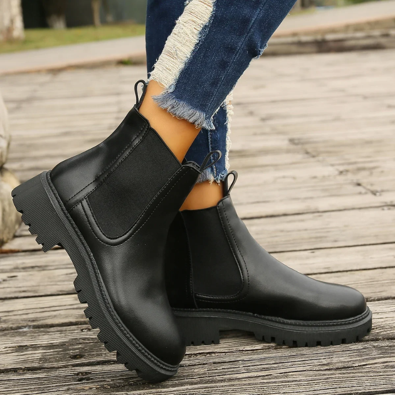 GR | Women's leather Chelsea boots with pull tabs