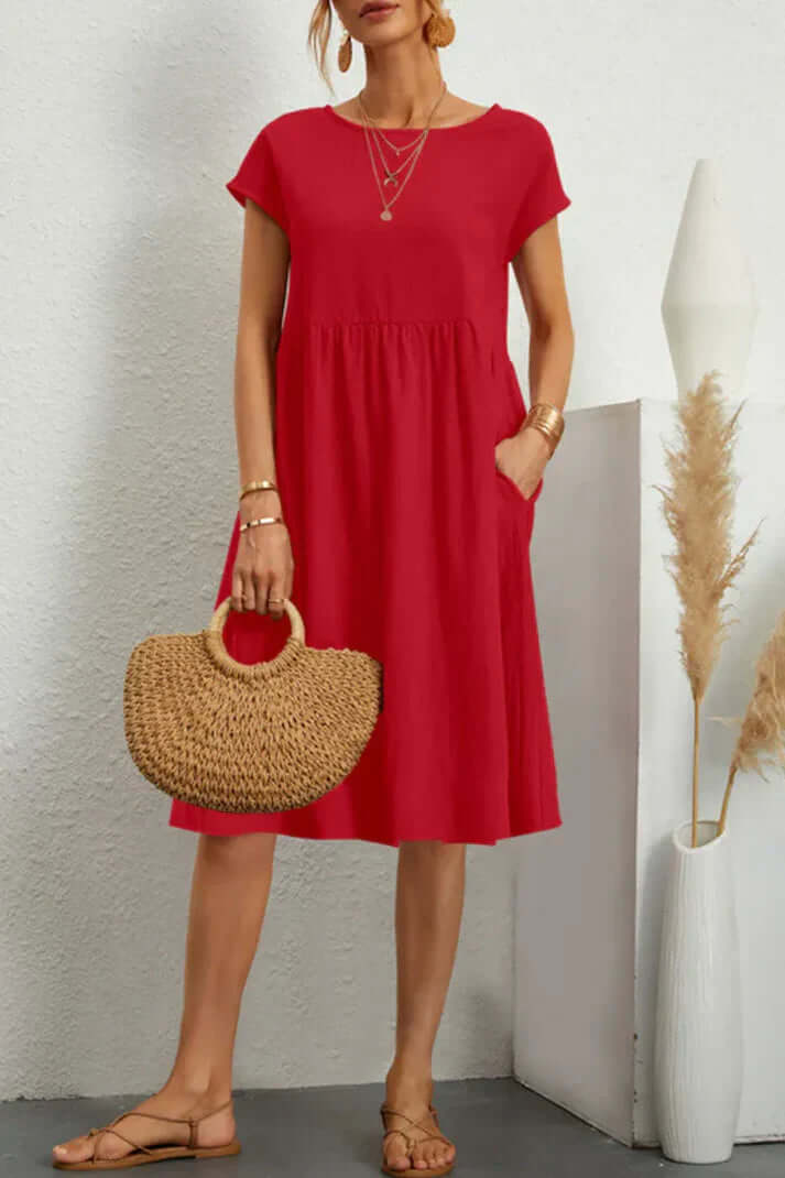 GR | Plain, casual dress with short sleeves and a round neckline