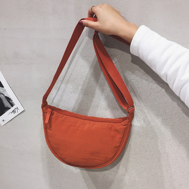 GR | Crescent-shaped bag