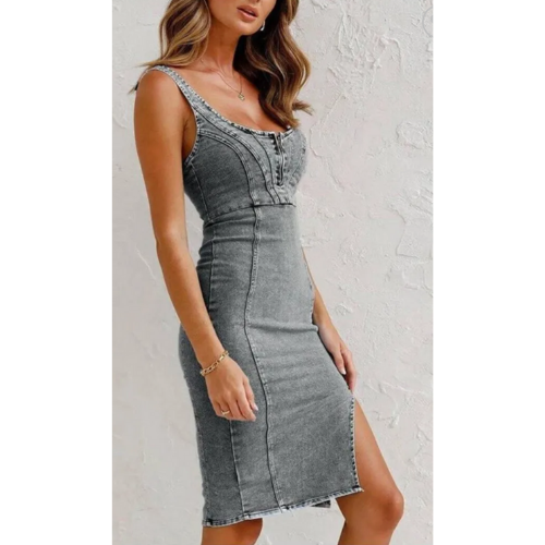 GR | Denim dress with a fitted silhouette that ensures an elegant look