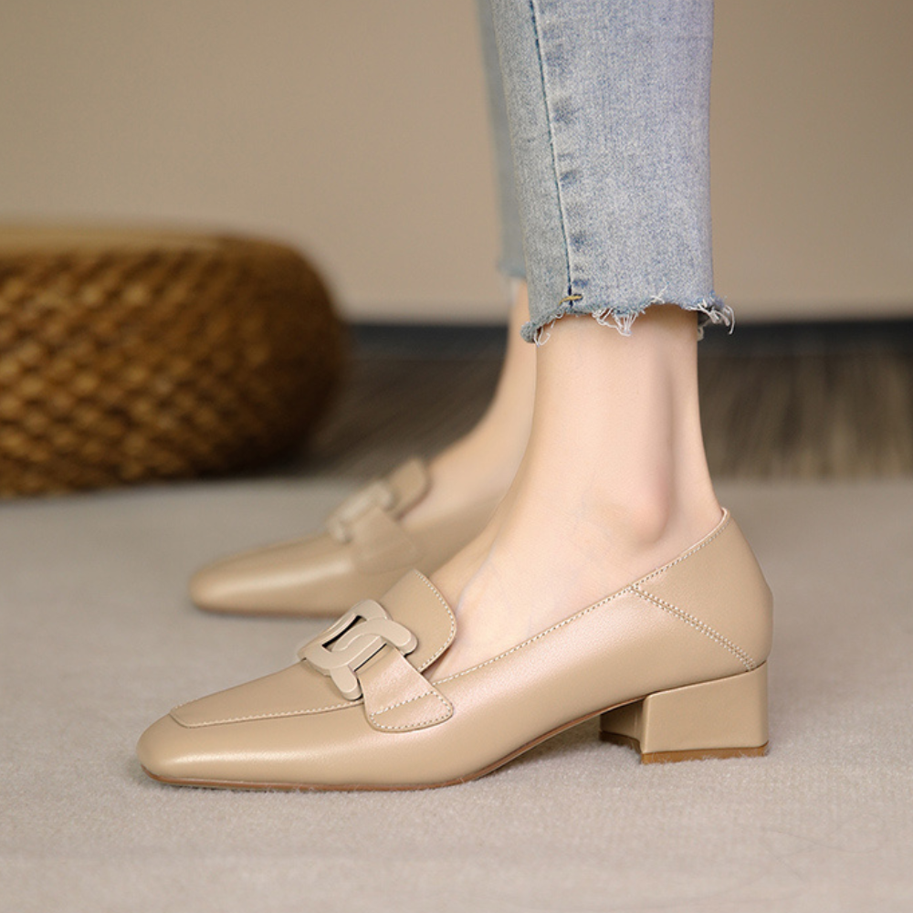 GR | Comfortable shoes with a medium heel and arch support