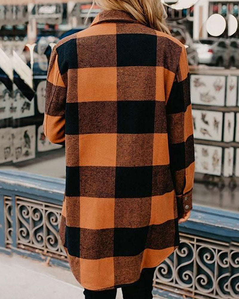 Checkered, mid-length coat with long sleeves
