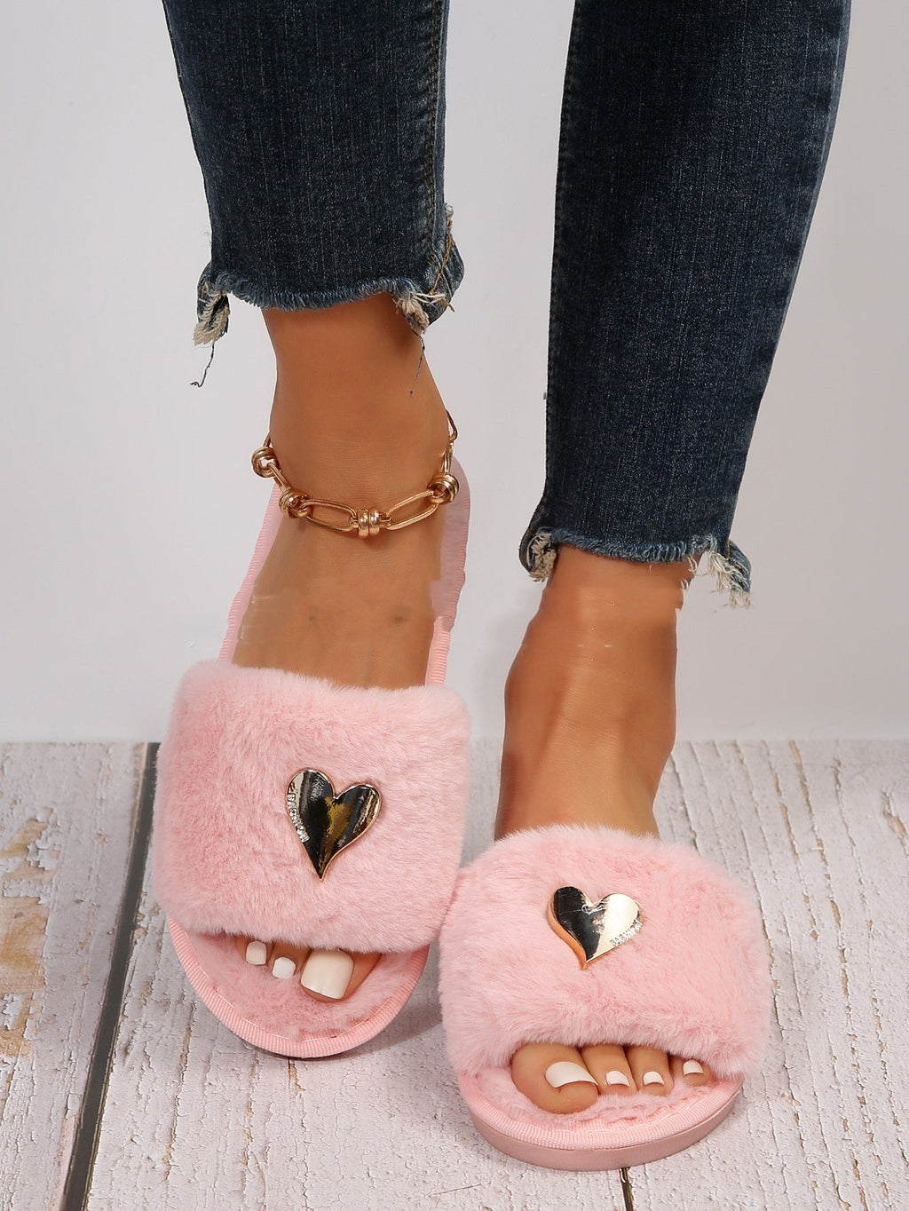 GR | Slippers - Women's slippers with heart detail and open toe