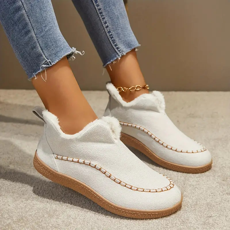 – Ankle boots with a round toe and fleece lining