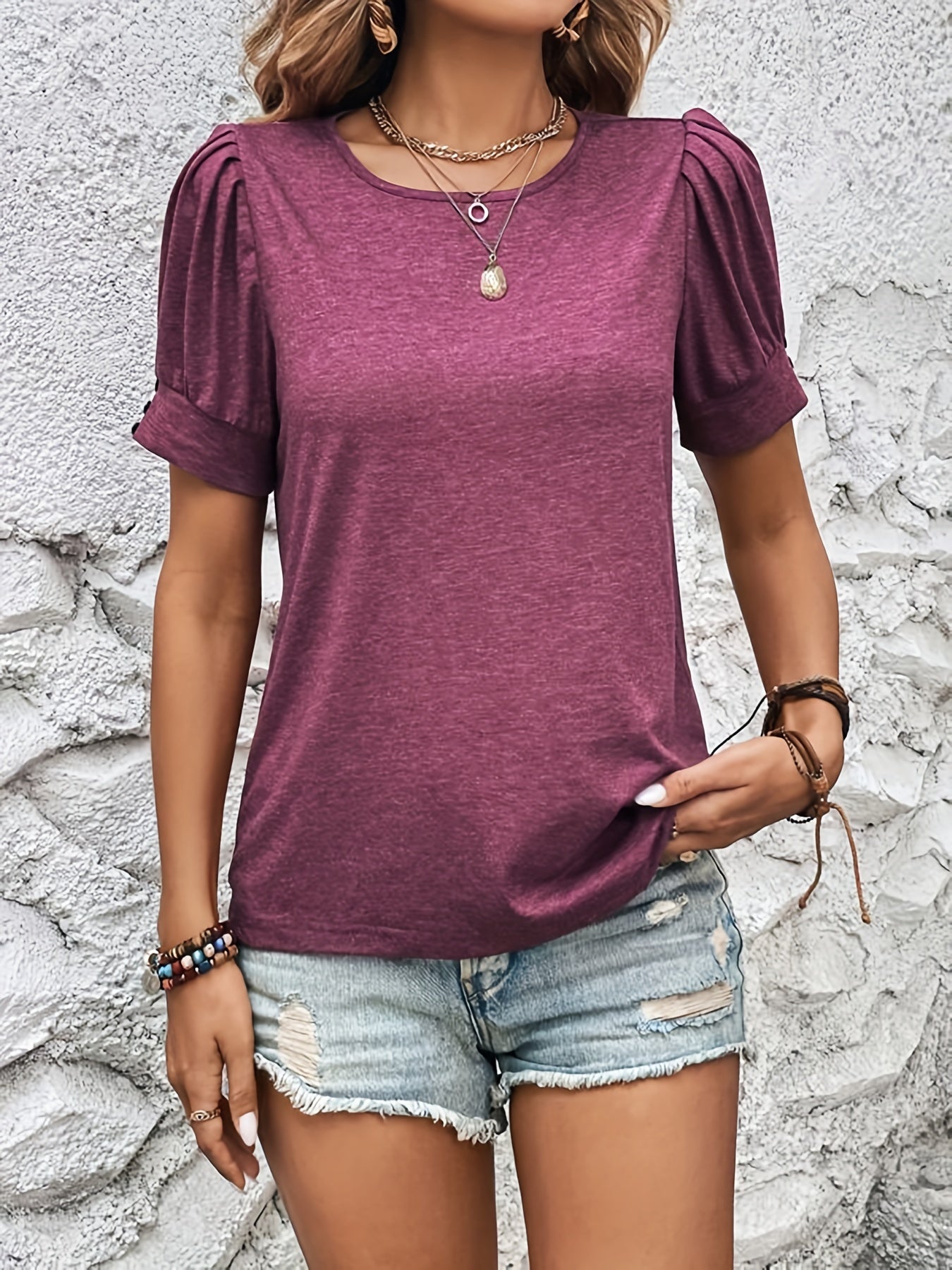 GR | Short-sleeved top with ruffles – feminine style and comfort