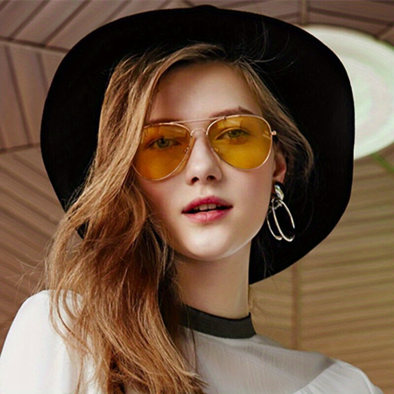 GR | Classic Aviator Sunglasses with Gold Frame for Women