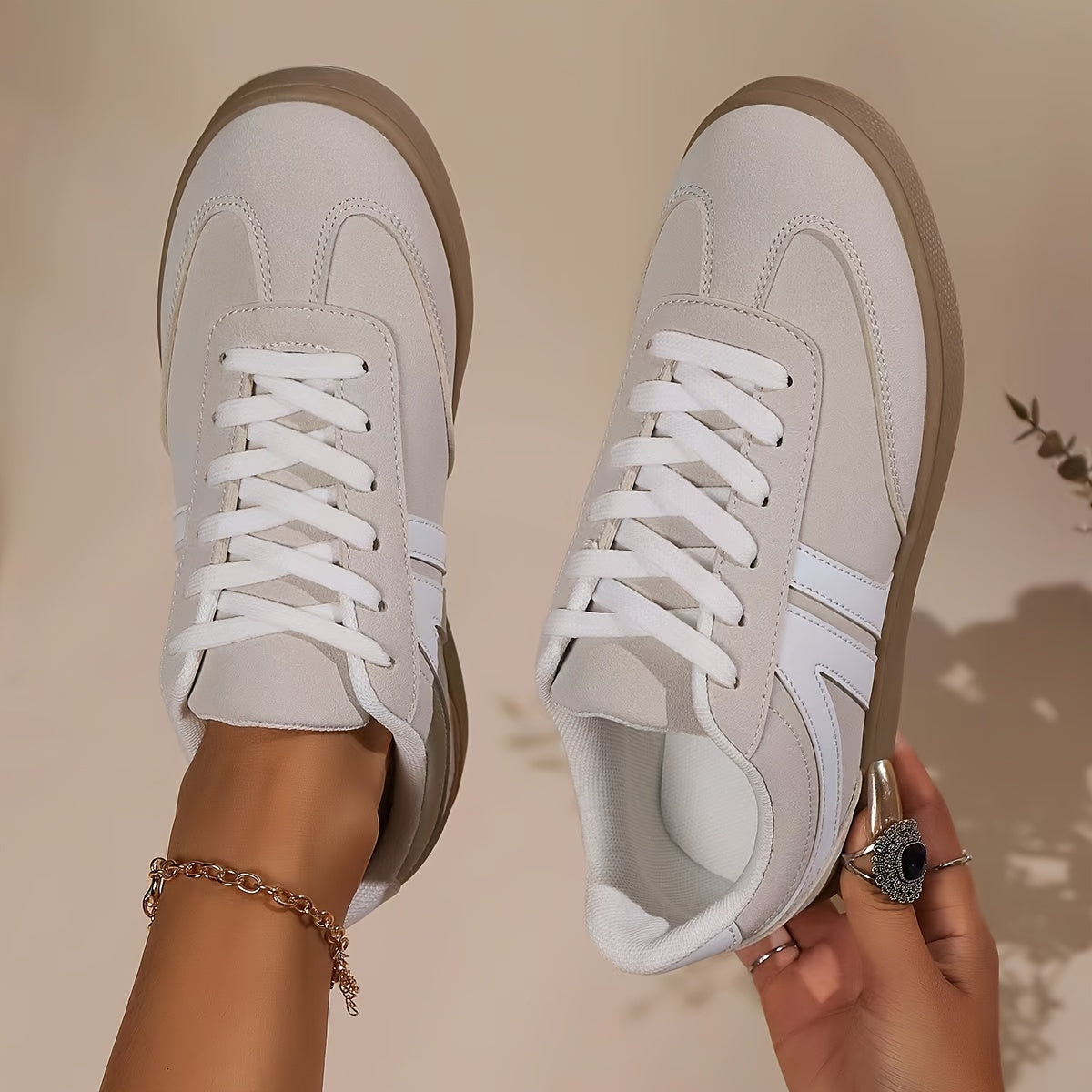 GR | Comfortable women's sneakers in solid colors