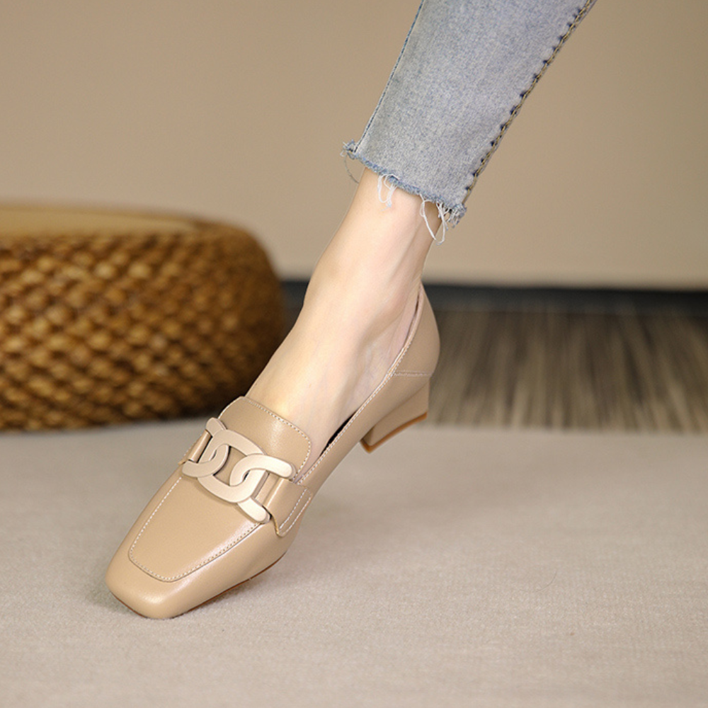GR | Comfortable shoes with a medium heel and arch support