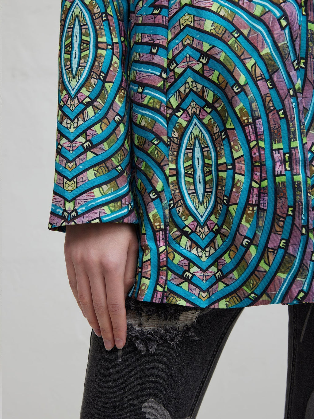 GR | Stylish office suit in a blue abstract pattern