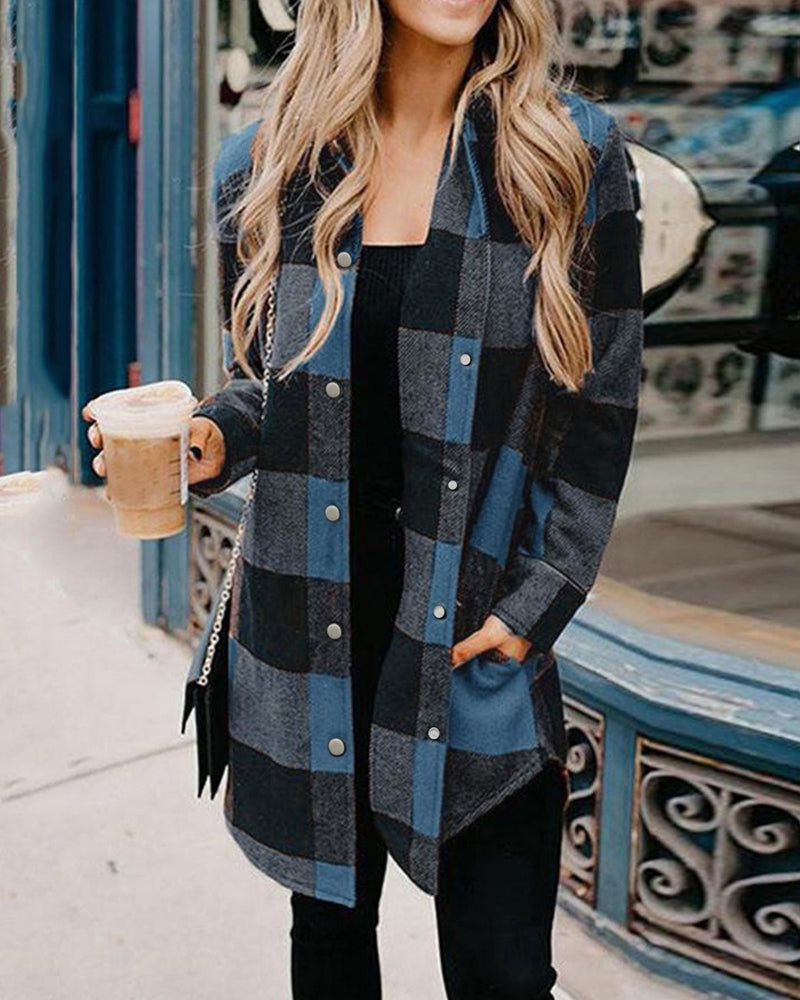 Checkered, mid-length coat with long sleeves