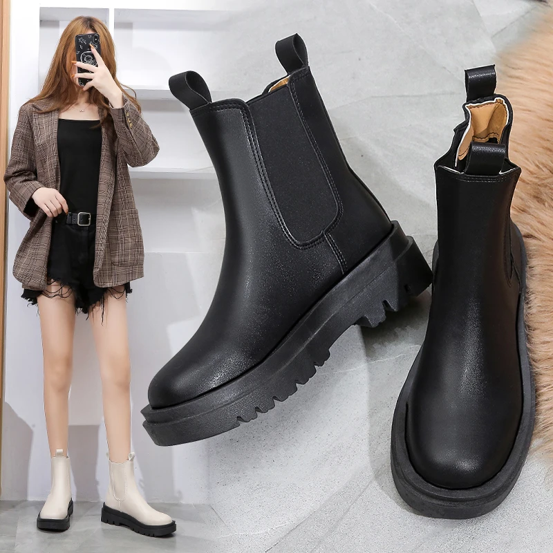 GR | Women's Chelsea Boots with Elastic Sides and Pull Tabs