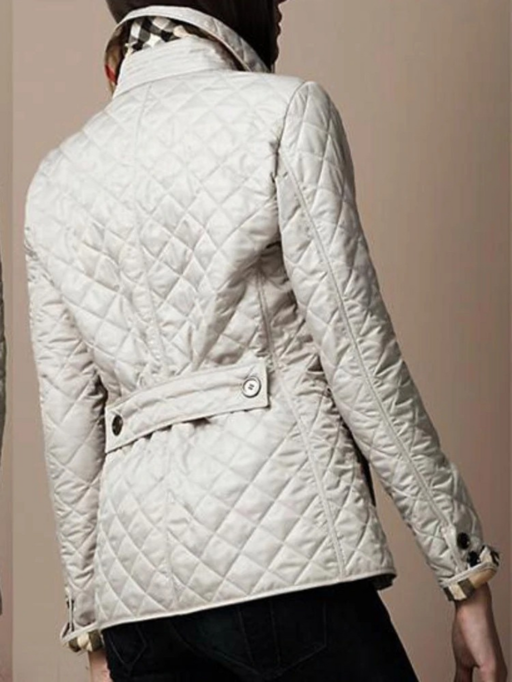 GR | Short quilted women's jacket with buttons and collar, elegant