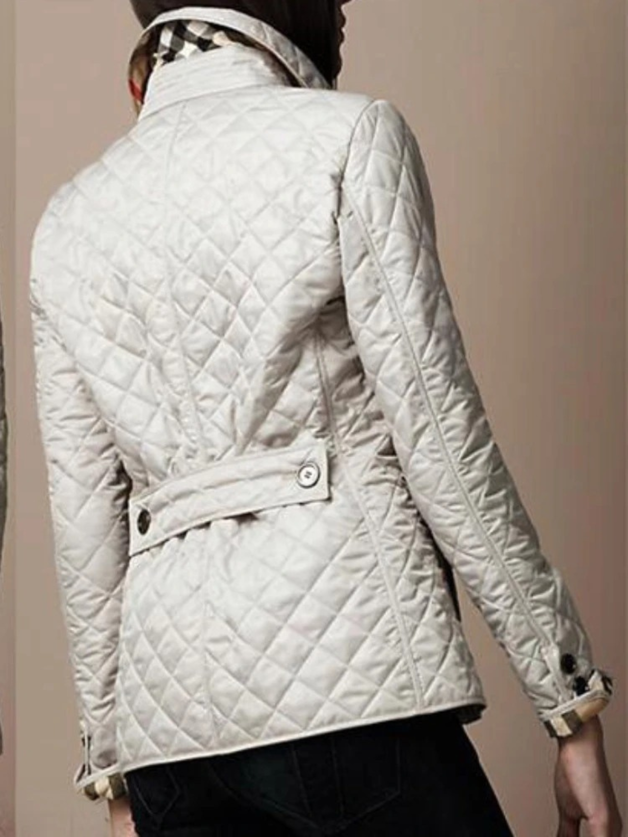 GR | Short quilted women's jacket with buttons and collar, elegant