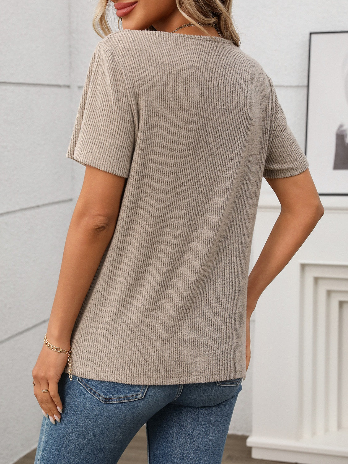 GR | Ribbed V-neck short-sleeved T-shirt