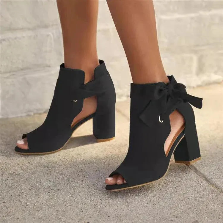 GR | Sandals with thick hooks and strik