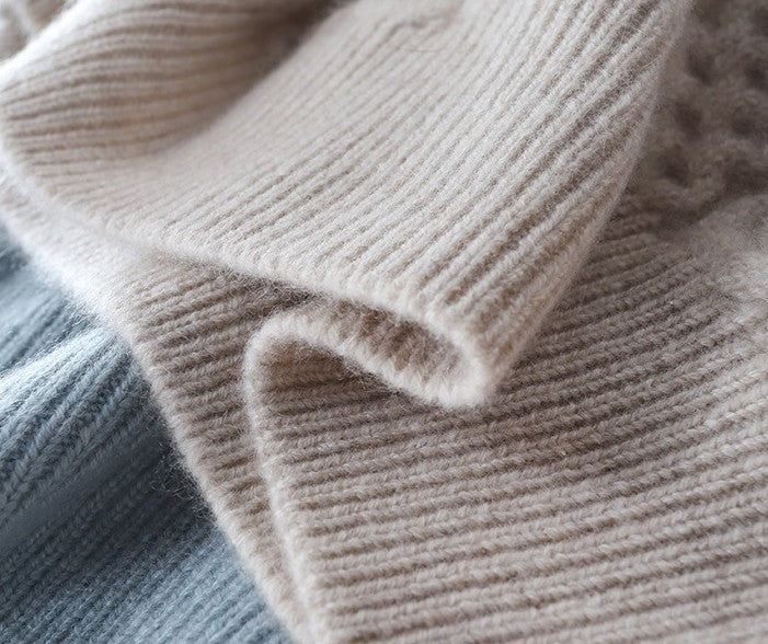 GR | Women's cashmere turtleneck sweater