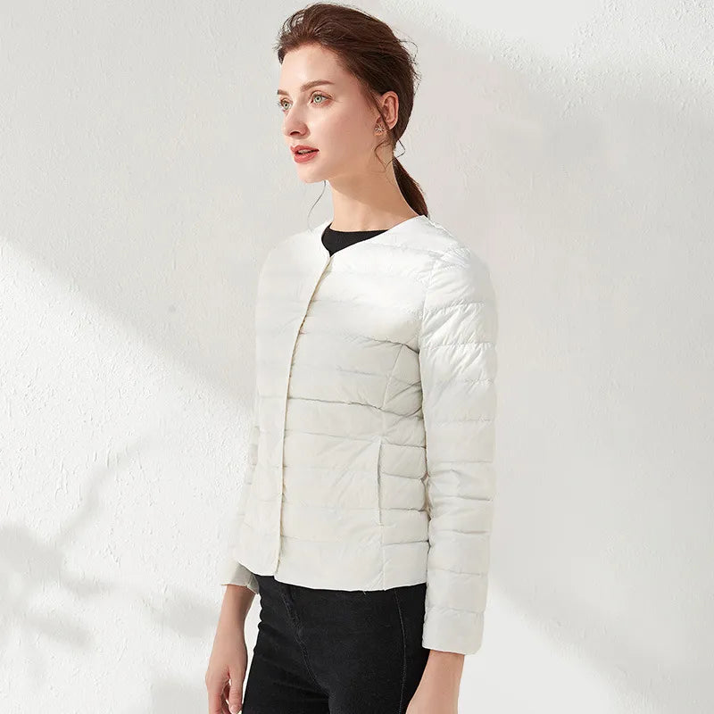 GR | Lightweight, collarless and figure-hugging quilted jacket for women