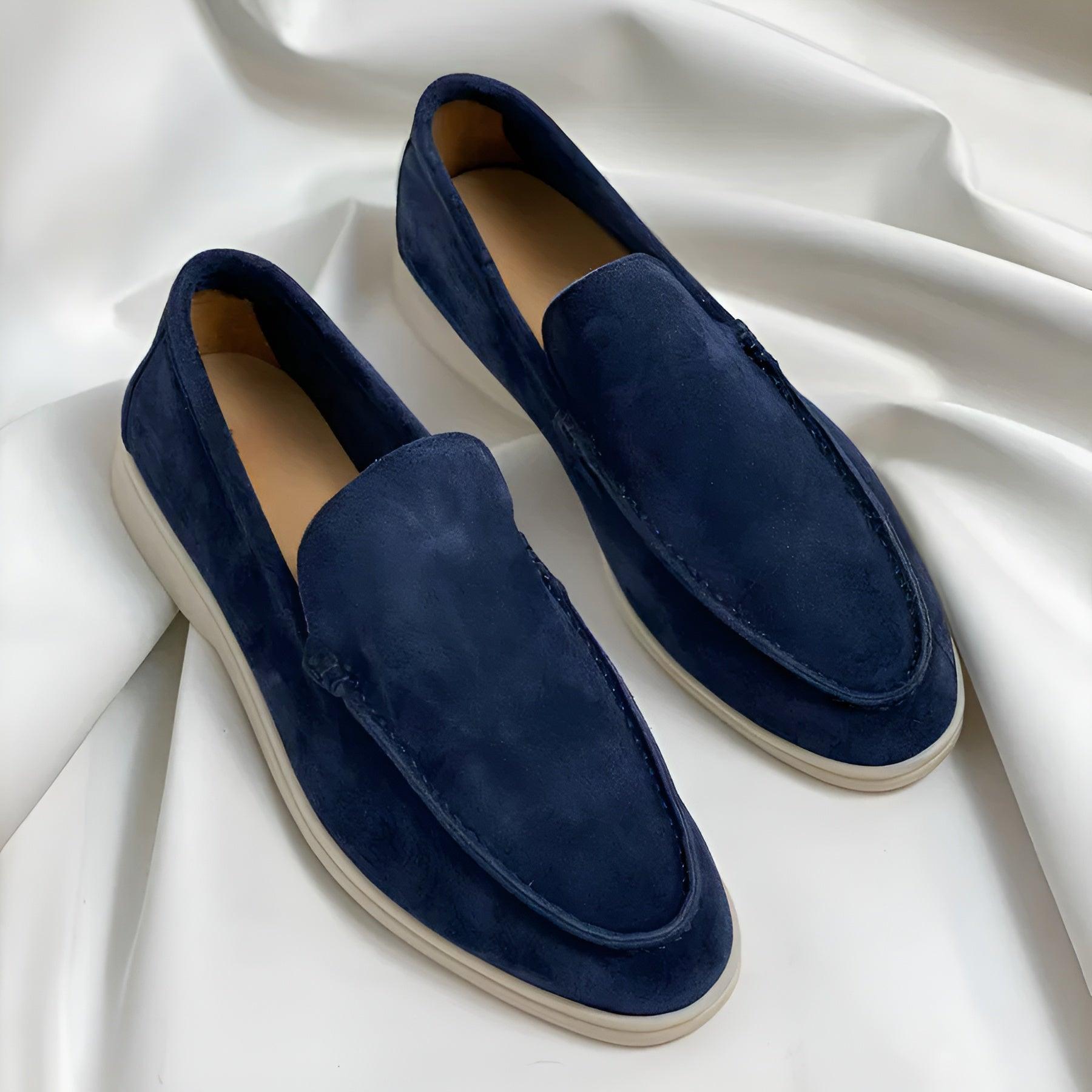 GR | Stylish lounging chairs with comfortable soles
