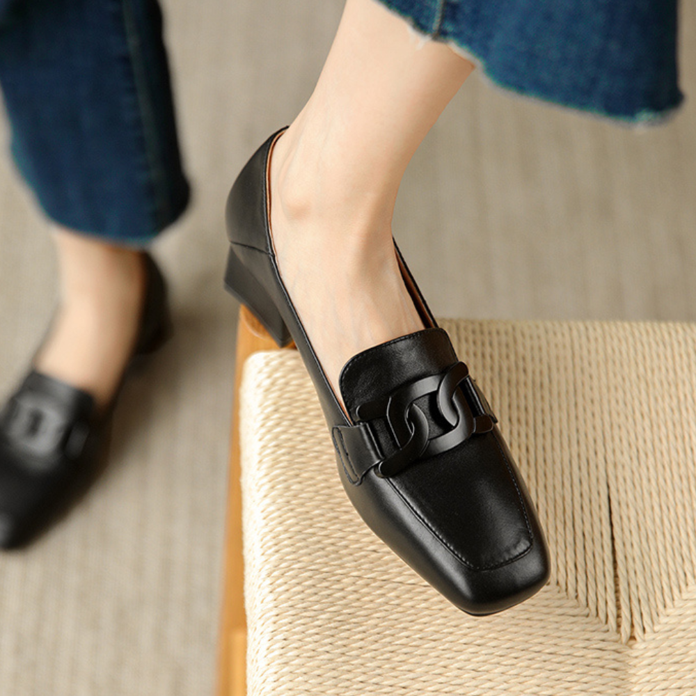 GR | Comfortable shoes with a medium heel and arch support
