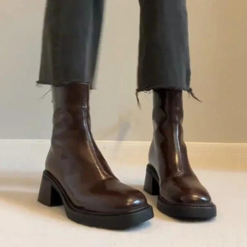 GR | Stylish leather ankle boots with block heels for women