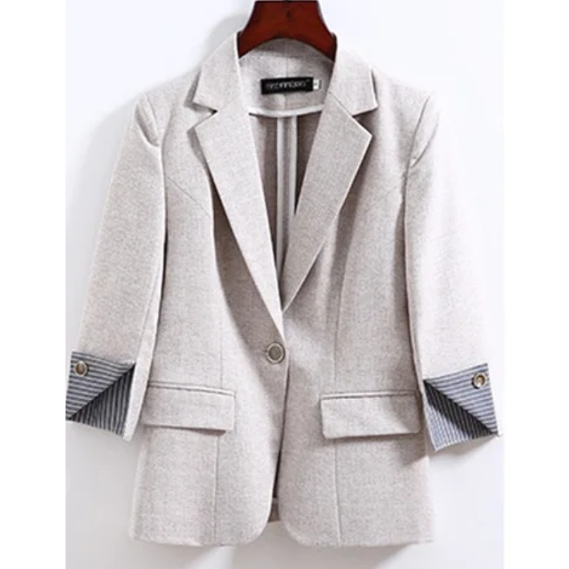 GR | Elegant women's blazer with button details. Ideal for the office.