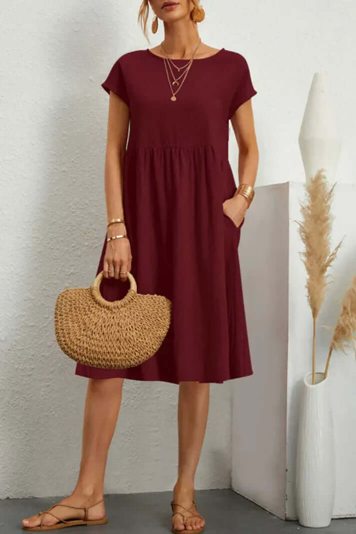 GR | Plain, casual dress with short sleeves and a round neckline