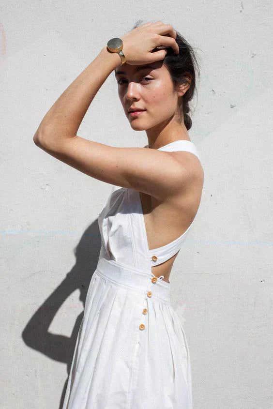 GR | Backless, pleated dress with large pockets