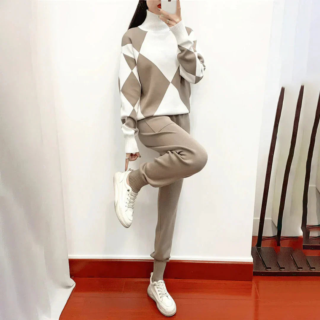 GR | Elegant women's suit