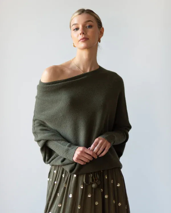 GR | Asymmetrischer Damenpullover mit eleganter Drapierung
